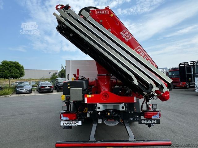 Φορτηγό με επίπεδη καρότσα MAN TGS 26.480/520 6x2-4BL LADEKRAN FASSI/ PALFINGER