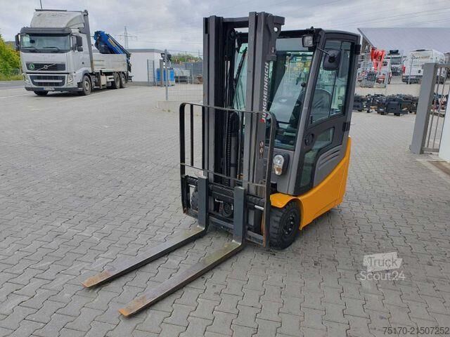 Gaffeltruck Jungheinrich EFG 215 / Triplex: 4.25m! / SS / 4.297h!