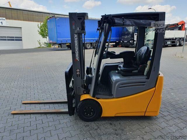 Gaffeltruck Jungheinrich EFG 215 / Triplex: 4.25m! / SS / nur 2.184h!