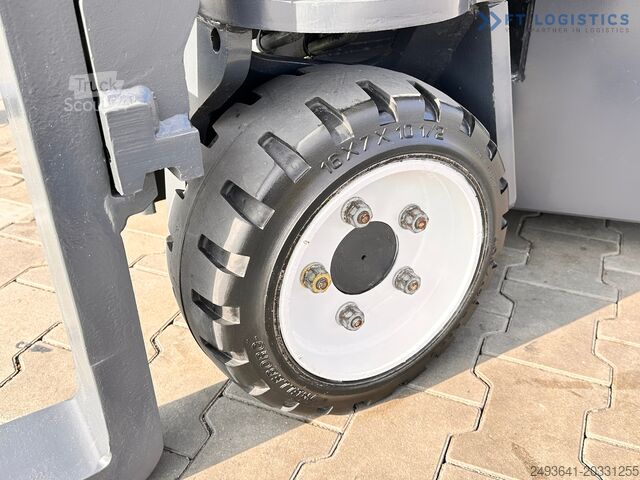 4-сторонний вилочный погрузчик Combilift C3000CB / GAS / TRIPLEX / 4900MM / 4807H