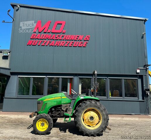 Traktori John Deere 4520
