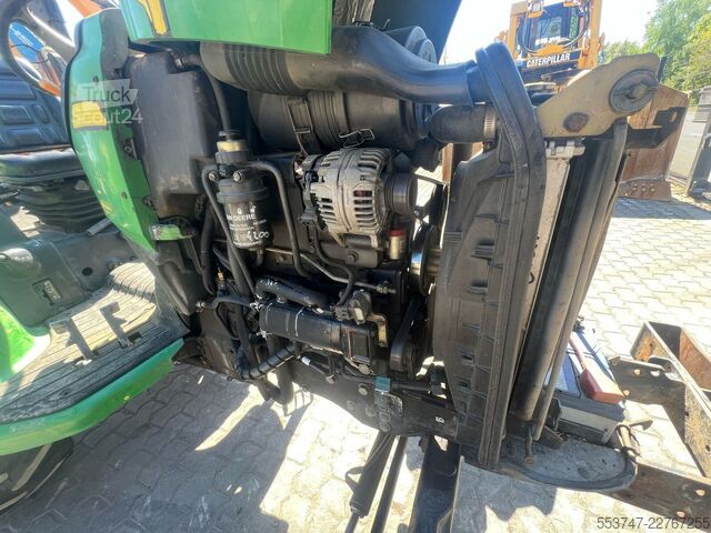 Traktori John Deere 4520