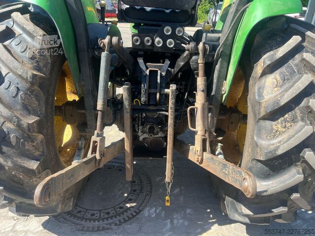 Traktori John Deere 4520