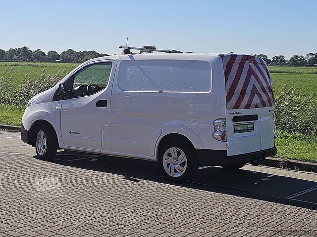 عربة ستيشن واغن ذات سقف مرتفع NISSAN E-NV200 ac aut wltp 200 kms