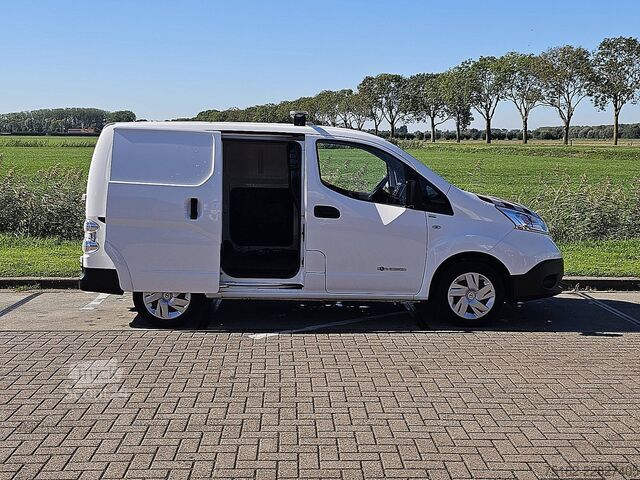 عربة ستيشن واغن ذات سقف مرتفع NISSAN E-NV200 ac aut wltp 200 kms