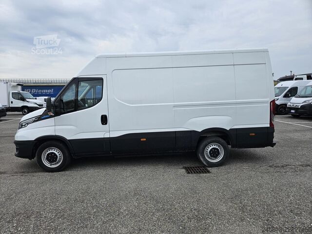 Furgon blaszak Iveco Daily 38s14e