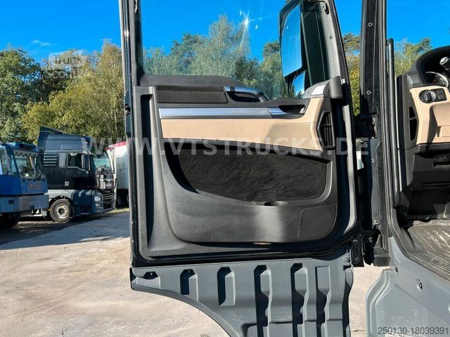 Volume tractor unit MAN TGX 18.460 4X2 Low-Liner Euro 6 Retarder