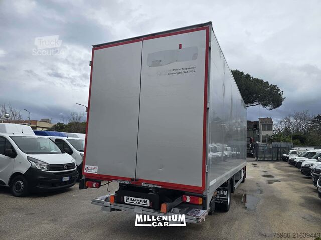 Skříňový nákladní automobil Iveco EUROCARGO 120E22 FURGONE 7,70 (2018)