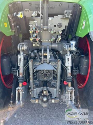 Traktor Fendt 718 VARIO S4
