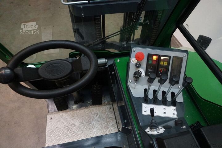 Keturs kryptimis krautuvas Combilift CB2500LPG