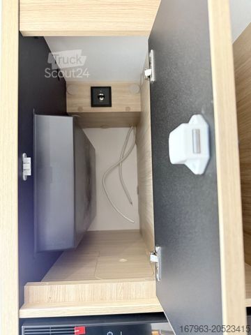 Semi-integrated camper CHAUSSON 797 Titanium Line ~ viele Extras ~`26