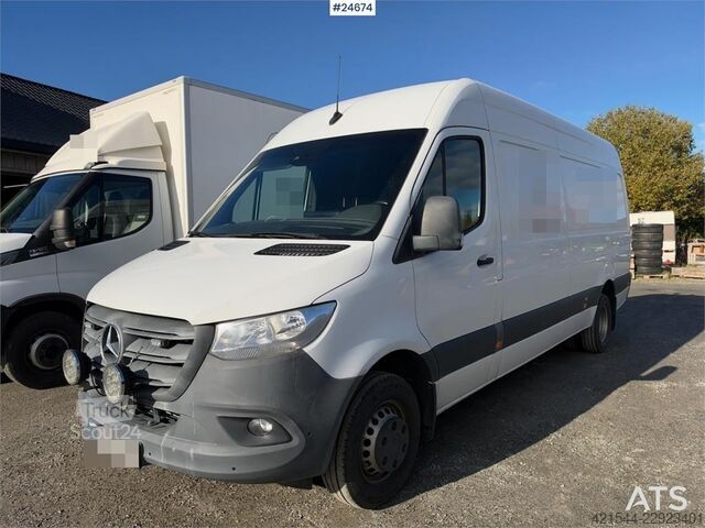 Чемодан Mercedes-Benz Sprinter 516 CDI Van with Tail Lift and Tachograph