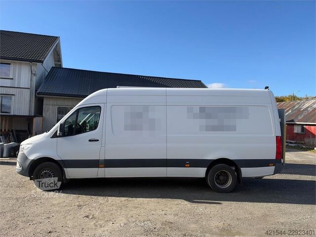 Чемодан Mercedes-Benz Sprinter 516 CDI Van with Tail Lift and Tachograph