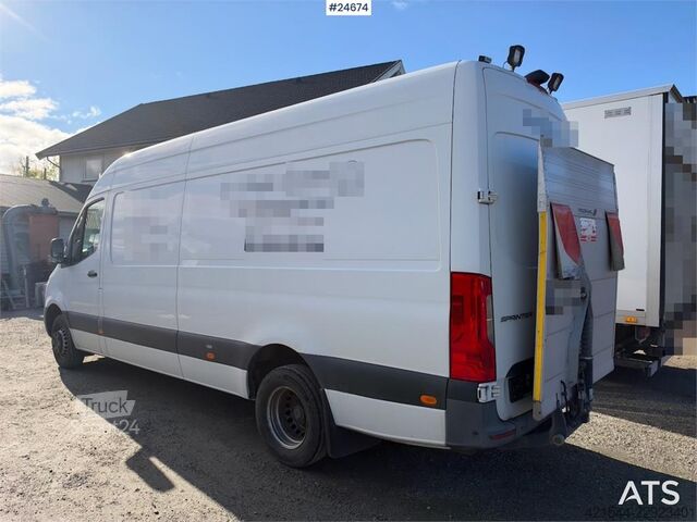 Чемодан Mercedes-Benz Sprinter 516 CDI Van with Tail Lift and Tachograph
