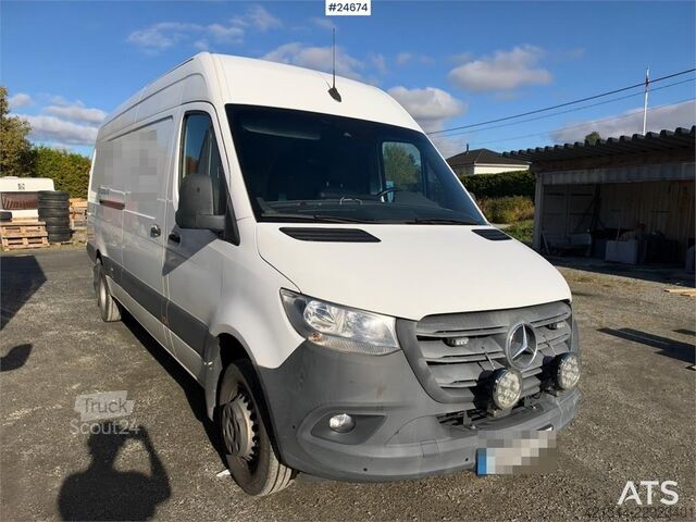 Чемодан Mercedes-Benz Sprinter 516 CDI Van with Tail Lift and Tachograph