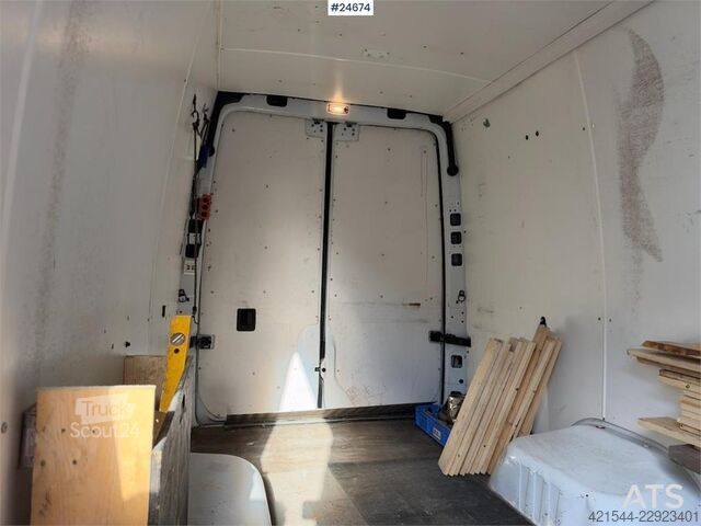 Чемодан Mercedes-Benz Sprinter 516 CDI Van with Tail Lift and Tachograph