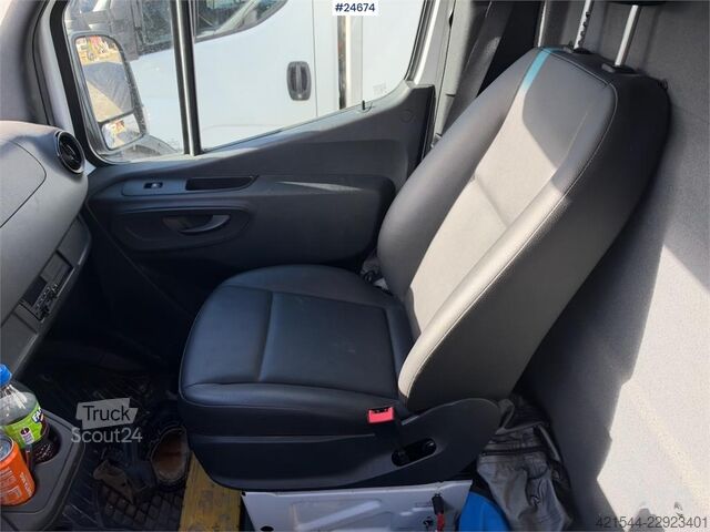 Чемодан Mercedes-Benz Sprinter 516 CDI Van with Tail Lift and Tachograph