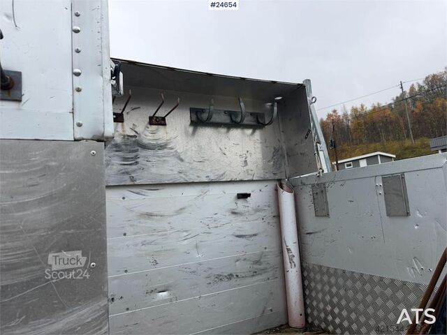 Ремарке на платформата Iveco eurocargo 100E21