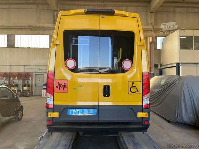 Transporte de pessoas IVECO Daily