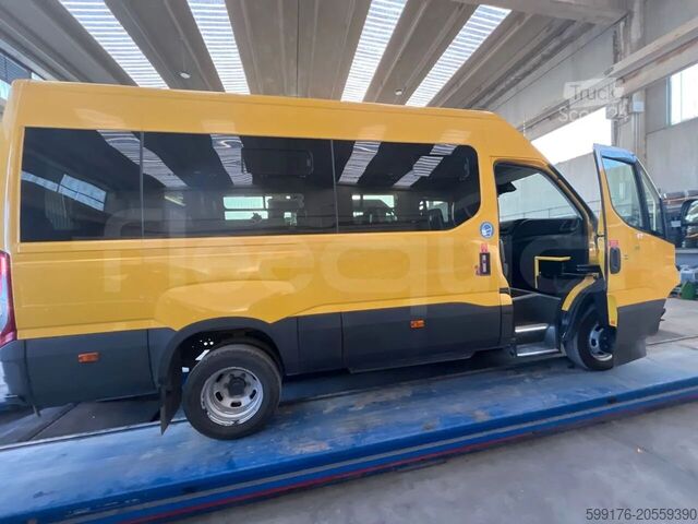 Transport de pasageri IVECO Daily