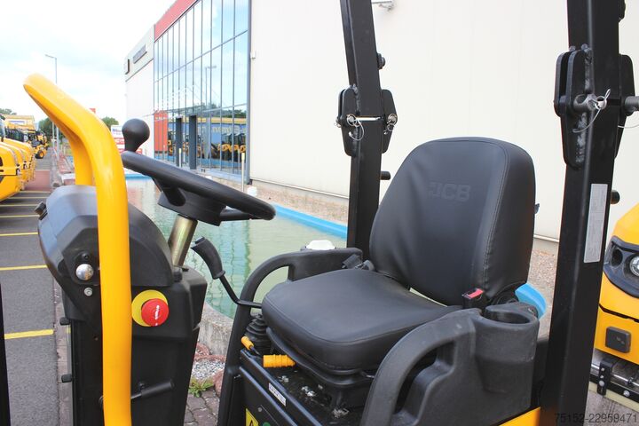 Тандемен валяк Kubota дизел с шарнирно управление JCB CT 160-100 Tandemvibrationswalze