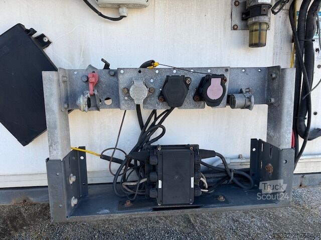 полуремарке-фургон Schmitz Cargobull 3 achs Mega 2,9m hoch Carrier 1850 Porta