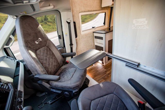 Autorulotă MEGAMOBIL Mega Lounge oder Classic 600 MAN 4x4 mit Hubbett