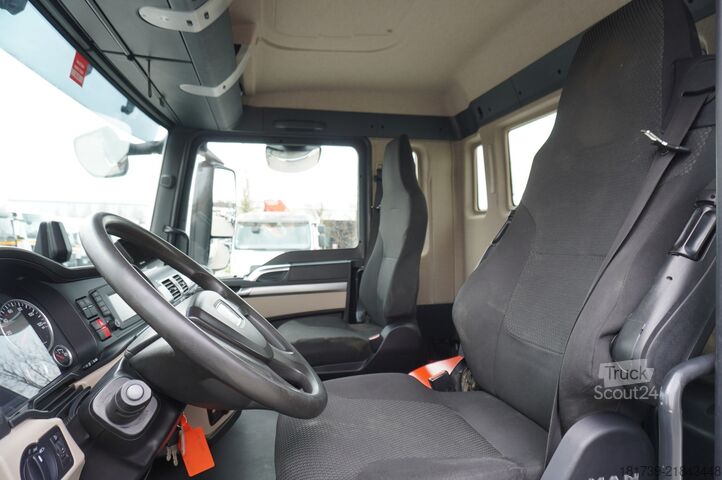 Nosturilla varustettu lava MAN TGS 26.420 6x4 / Fassi F215A.2.24