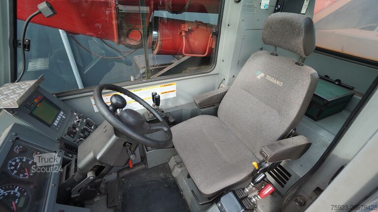 Nosturiauto TADANO-FAUN GR-300EX WITH JIB 4X4X4 ROUGH TERRAIN CRANE