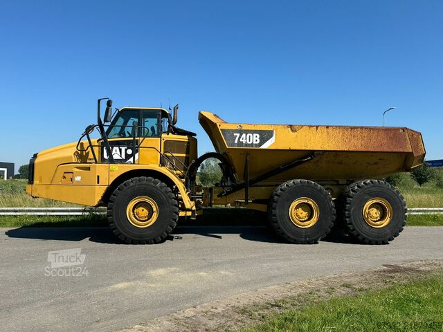 Самосвал Caterpillar 740B