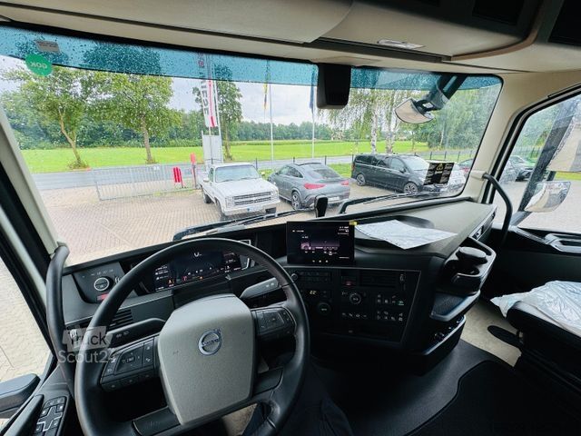 LKW mit Pritsche (offen) VOLVO FH540 10x4 mit F1150 Ladekran, Sattelzugmaschine