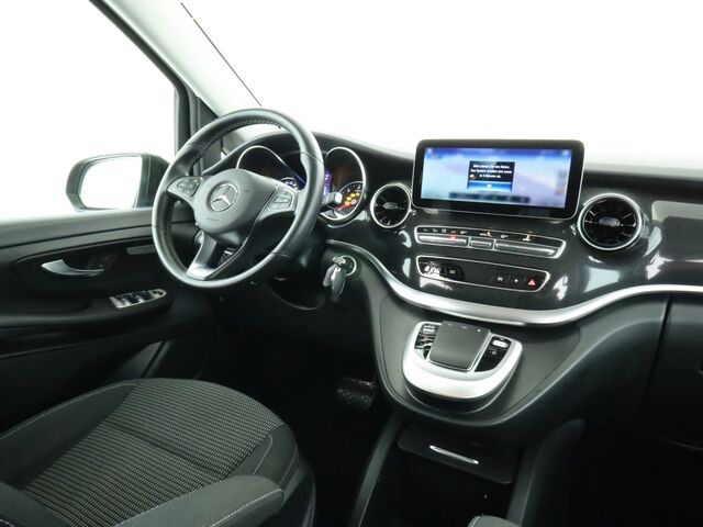 Minibusz Mercedes-Benz V 220 d EDITION Lang AHK AUT Facelift Kam. LED