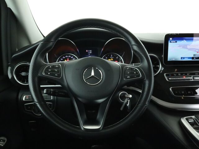 Minibusz Mercedes-Benz V 220 d EDITION Lang AHK AUT Facelift Kam. LED