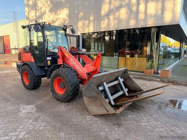 Kubota R 070 - 4x4 KNIKLADER - Mini-SHOVEL - RADLADER + VORKEN / FORKS / GABEL - *1806h* - CE - BE M Kubota R 070 - 4x4 KNIKLADER - Mini-SHOVEL - RADLADER ...