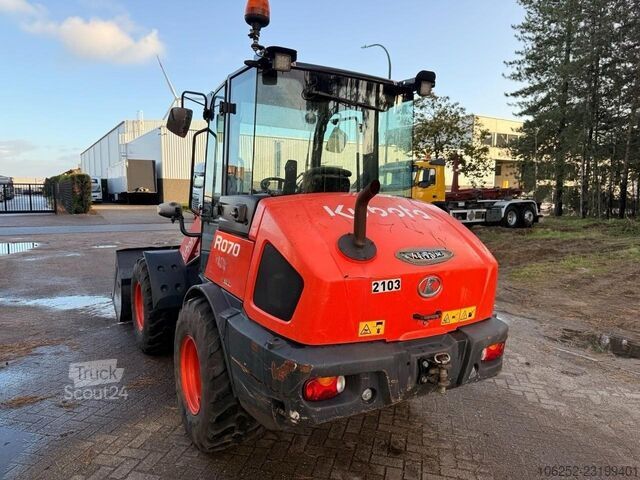 Kubota R 070 - 4x4 KNIKLADER - Mini-SHOVEL - RADLADER + VORKEN / FORKS / GABEL - *1806h* - CE - BE M Kubota R 070 - 4x4 KNIKLADER - Mini-SHOVEL - RADLADER ...