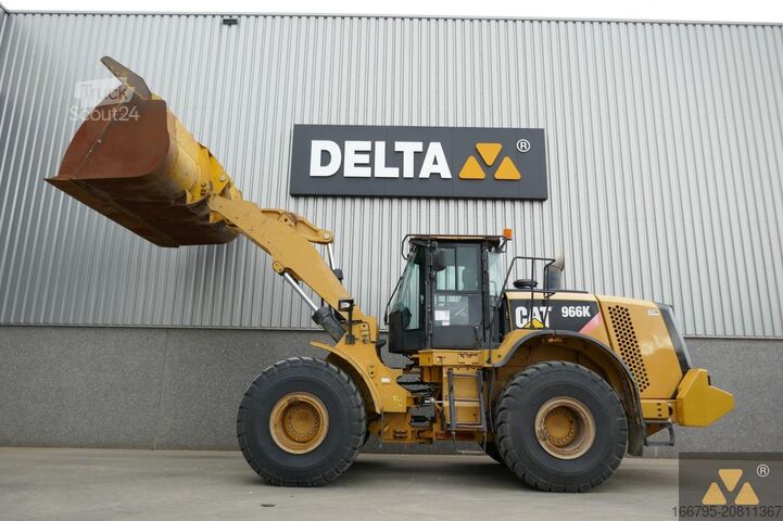 Pala gommata Caterpillar 966K