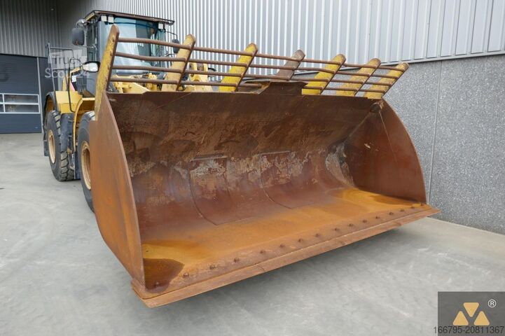 Pala gommata Caterpillar 966K