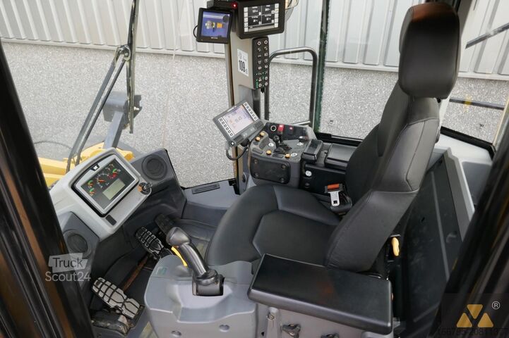 Pala gommata Caterpillar 980M