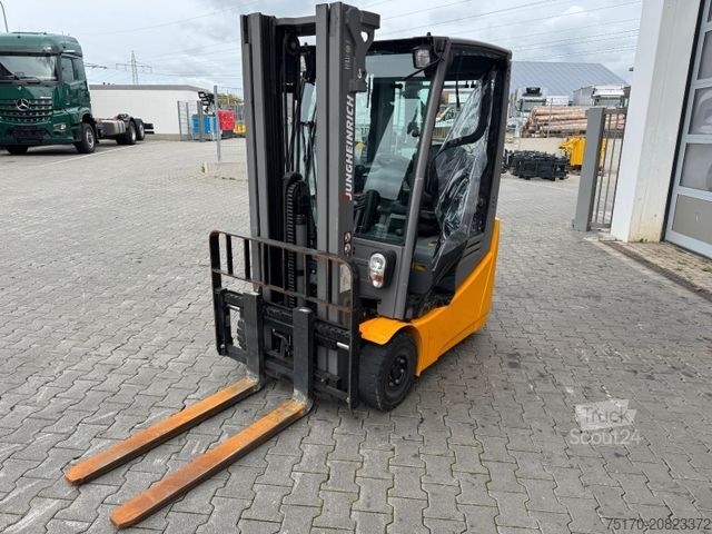Stivuitor frontal JUNGHEINRICH EFG 215 / Triplex: 4.25m! / SS / nur 3.298h!