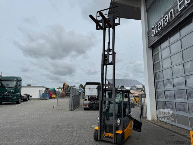 Stivuitor frontal JUNGHEINRICH EFG 215 / Triplex: 4.25m! / SS / nur 3.298h!