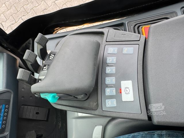 Stivuitor frontal JUNGHEINRICH EFG 215 / Triplex: 4.25m! / SS / nur 3.298h!