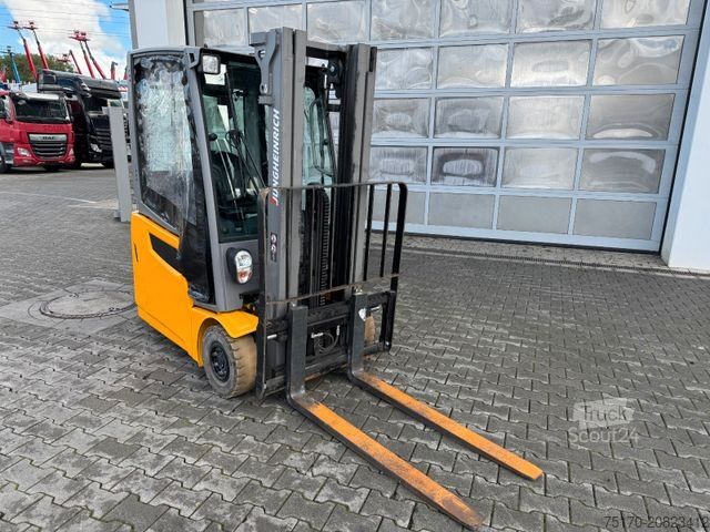 Stivuitor frontal JUNGHEINRICH EFG 215 / Triplex: 4.25m! / SS / nur 3.092h!