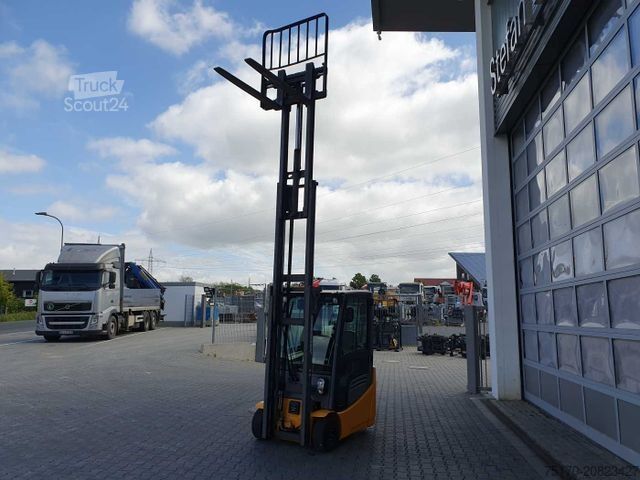 Stivuitor frontal JUNGHEINRICH EFG 215 / Triplex: 4.25m! / SS /  2.472h! / 2020