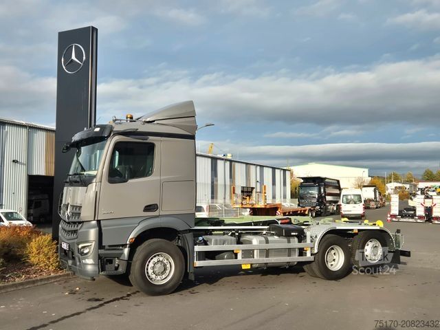 Camion scarrabile MERCEDES-BENZ Arocs 2551 L 6x2/4-4 HAD HIAB ULT21S56 AHK
