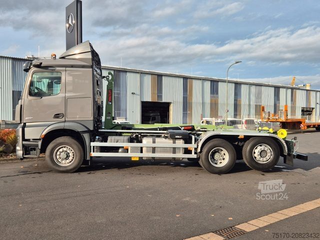 Camion scarrabile MERCEDES-BENZ Arocs 2551 L 6x2/4-4 HAD HIAB ULT21S56 AHK
