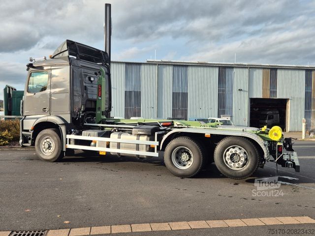 Camion scarrabile MERCEDES-BENZ Arocs 2551 L 6x2/4-4 HAD HIAB ULT21S56 AHK