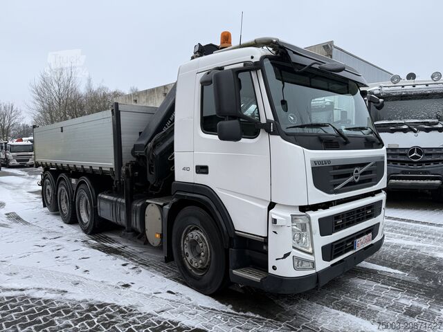 Camión volquete Volvo FM410 8X4 Kipper mit Kran HIAB 244-5