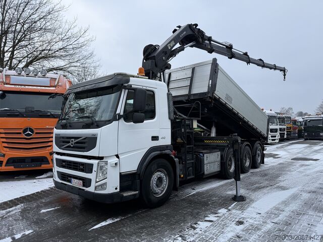Camión volquete Volvo FM410 8X4 Kipper mit Kran HIAB 244-5