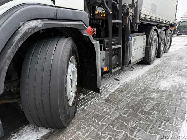 Camión volquete Volvo FM410 8X4 Kipper mit Kran HIAB 244-5