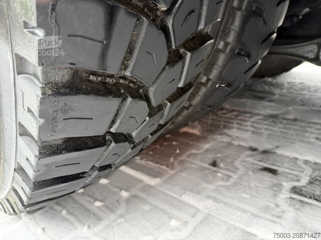 Camión volquete Volvo FM410 8X4 Kipper mit Kran HIAB 244-5